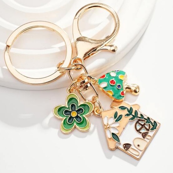 House Charm Keychain Golden Mushroom Plant Lover Flower Power Key fob Home Gift - Picture 1 of 7